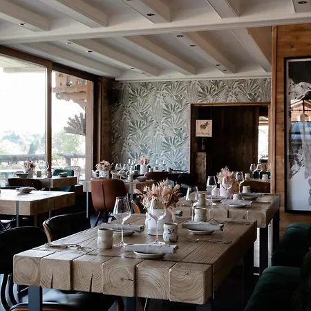 Les Roches Fleuries Hotel 4*