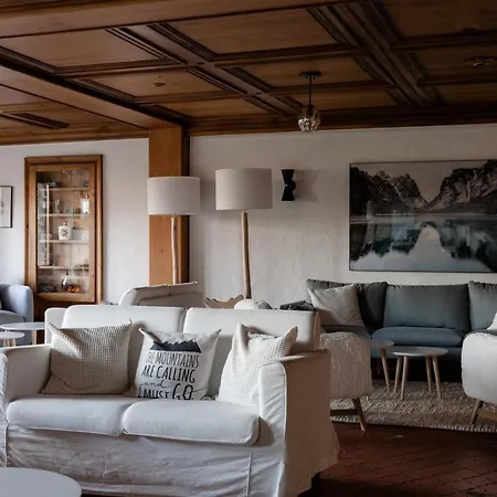 Les Roches Fleuries Hotel 4*