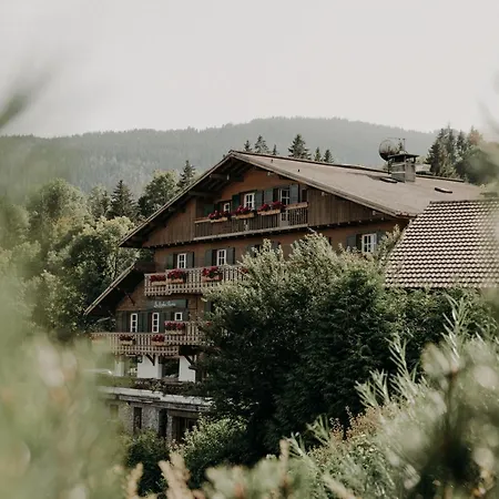 Les Roches Fleuries 4*