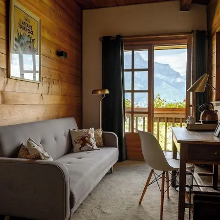 Les Roches Fleuries Hotel 4*